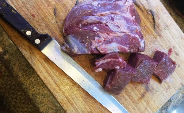 knife-plov-meat